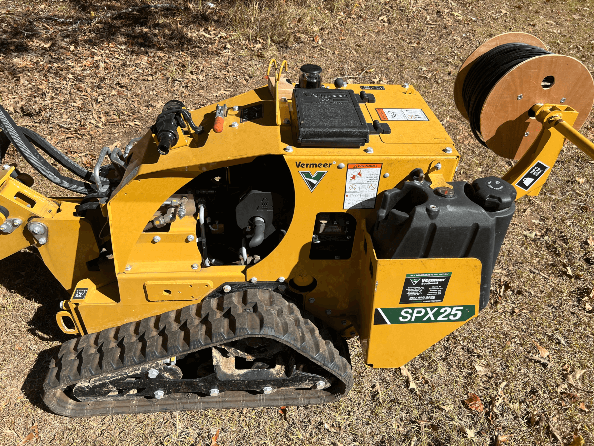 Used Vermeer SPX25 Vibratory Drop Plow – Remote Control – Kohler Command PRO ECH740 25 HP - Image 2