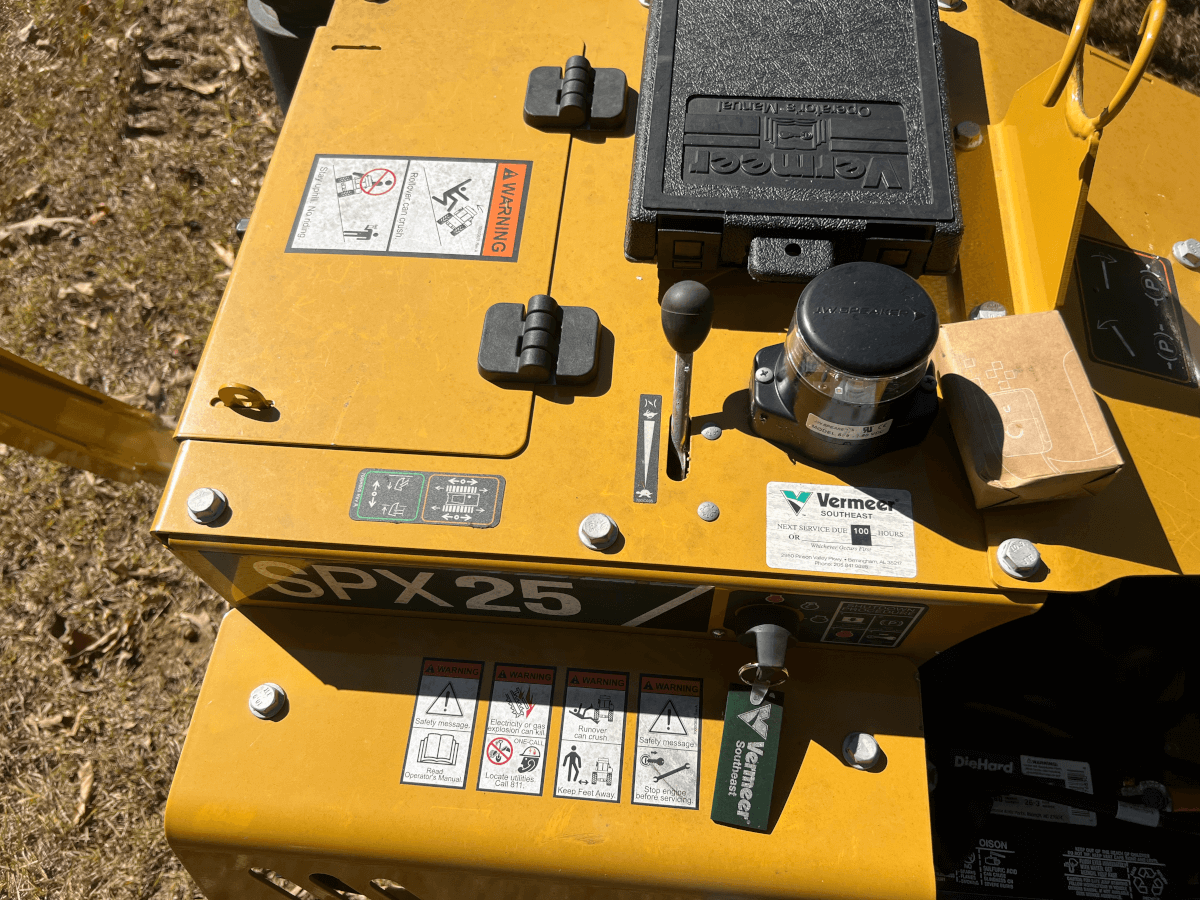 Used Vermeer SPX25 Vibratory Drop Plow – Remote Control – Kohler Command PRO ECH740 25 HP - Image 4