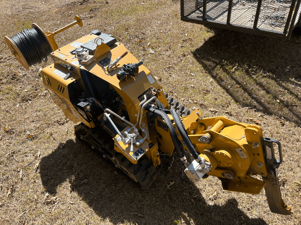 Used Vermeer SPX25 Vibratory Drop Plow – Remote Control – Kohler Command PRO ECH740 25 HP - Image 6