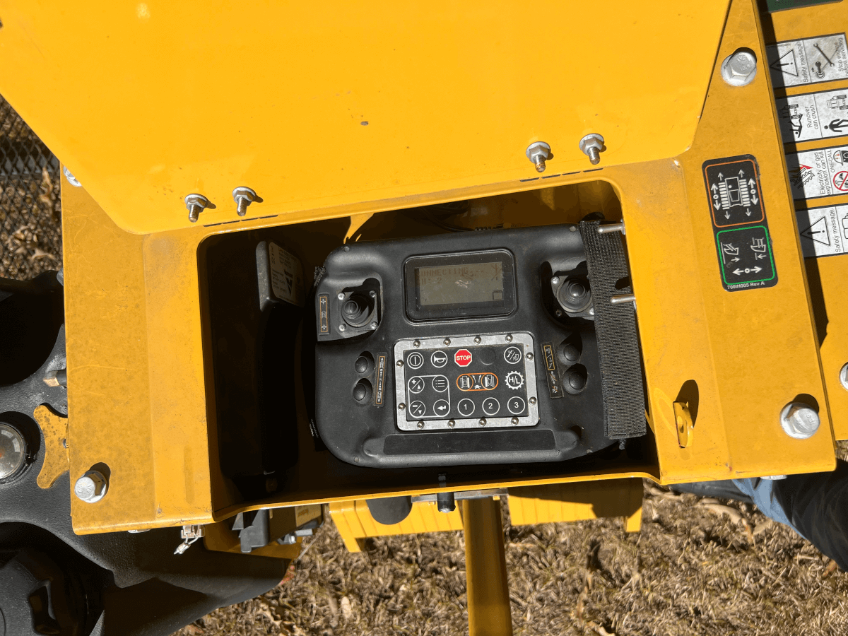 Used Vermeer SPX25 Vibratory Drop Plow – Remote Control – Kohler Command PRO ECH740 25 HP - Image 7