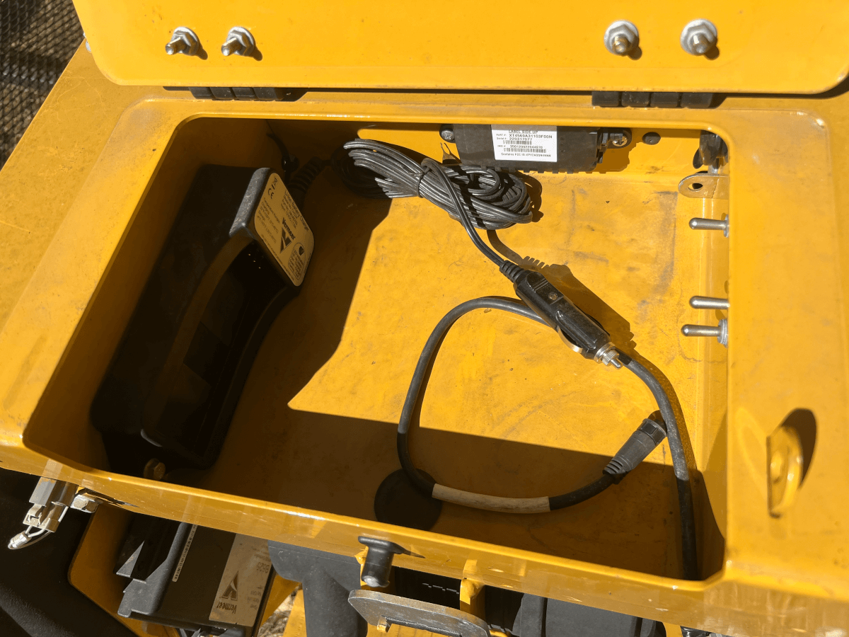 Used Vermeer SPX25 Vibratory Drop Plow – Remote Control – Kohler Command PRO ECH740 25 HP - Image 8