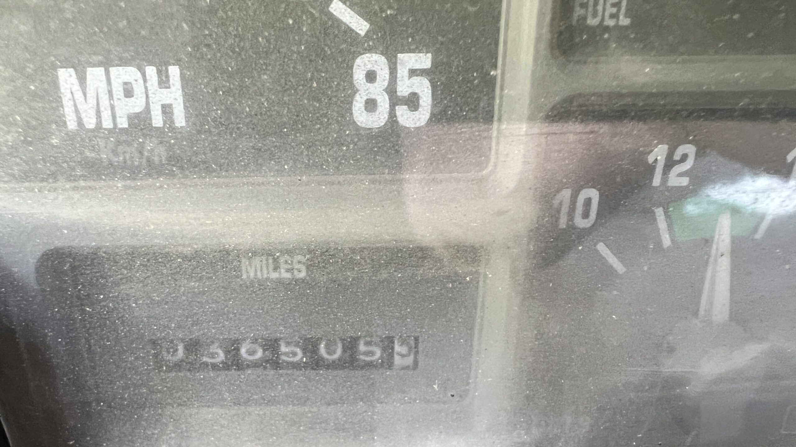 2001 International 4700 Medium-Duty Boom Truck – DT466E Diesel - Image 2