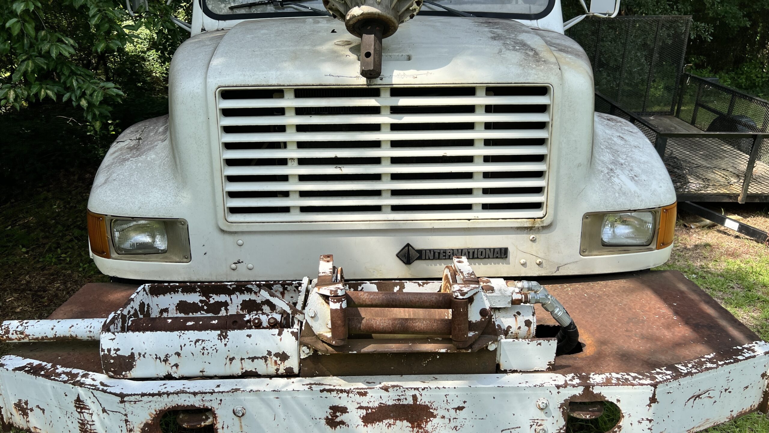 2001 International 4700 Medium-Duty Boom Truck – DT466E Diesel - Image 4