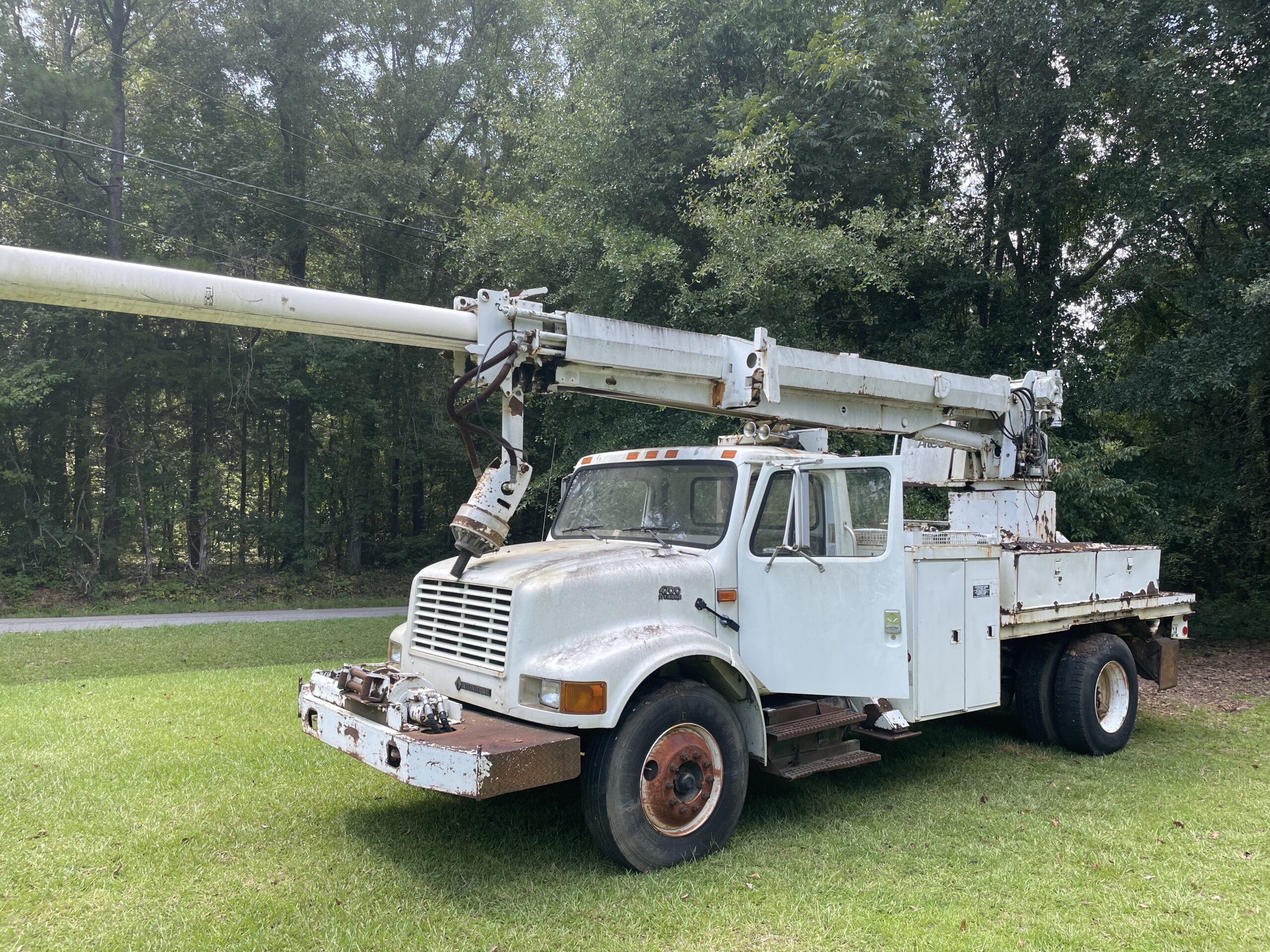 2001 International 4700 Medium-Duty Boom Truck – DT466E Diesel - Image 6