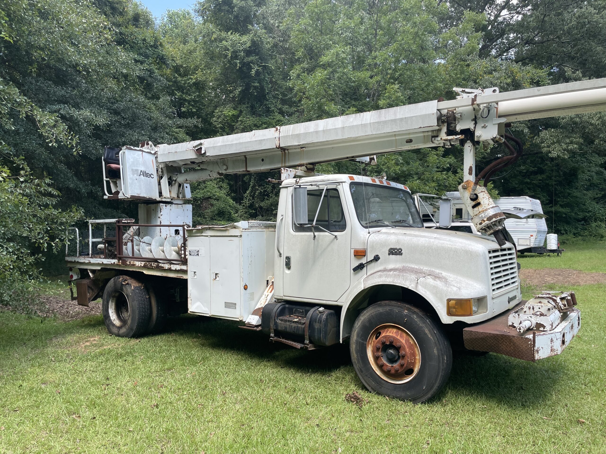 2001 International 4700 Medium-Duty Boom Truck – DT466E Diesel - Image 7
