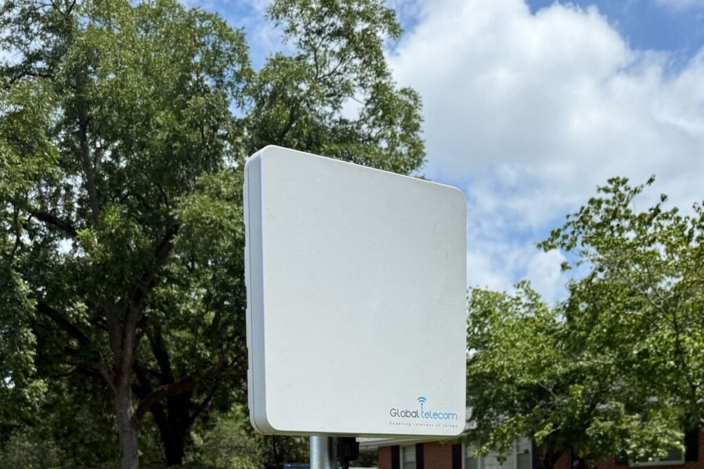 Global Telecom Titan 4000 B48 CBRS CPE mounted on a pole outdoors